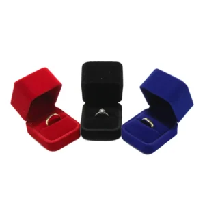 Подаръчна кутия за бижута - 5х6х5 см. - Кадифе